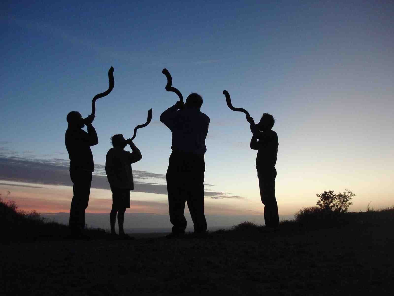 Yom Teruah (Jour de sons des Trompettes) 2026- 1er jour du Septième mois - nouvelle lune du Septième mois (Lévitique 23:23-25) - coucher du Soleil du 12 au coucher du soleil du 13 Sept 2026